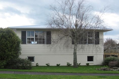 Photo of property in 3 Warren Place, Frankleigh Park, New Plymouth, 4310