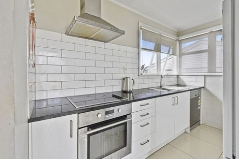 Photo of property in 16 Courtenay Crescent, Mangere East, Auckland, 2024