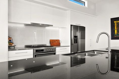 Photo of property in 203 Marine Parade, Mount Maunganui, 3116