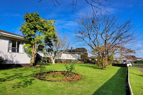 Photo of property in 14 Staverton Crescent, Mangere, Auckland, 2022