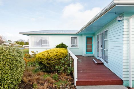 Photo of property in 17 Somerset Crescent, Highbury, Palmerston North, 4412