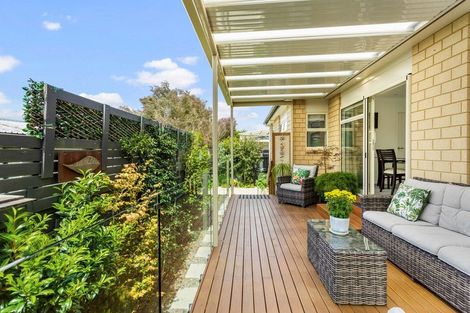 Photo of property in 10 Waitaha Close, Orewa, 0931