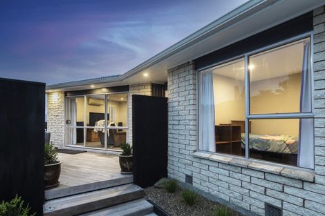 Photo of property in 28 Denniston Crescent, Redwood, Christchurch, 8051