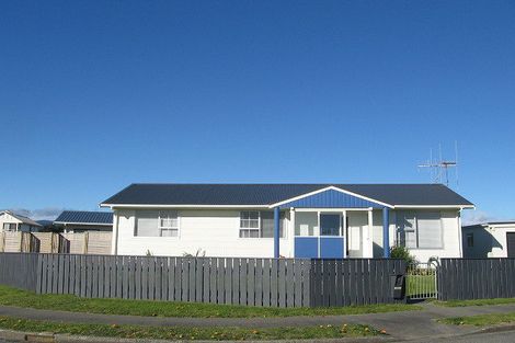 Photo of property in 7 Simcox Street, Otaki Beach, Otaki, 5512