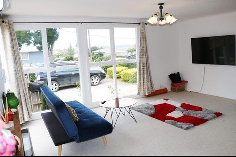 Photo of property in 62 Buscomb Avenue, Henderson, Auckland, 0610