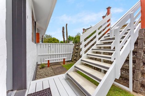 Photo of property in 4 Summit Road, Fairfield, Lower Hutt, 5011