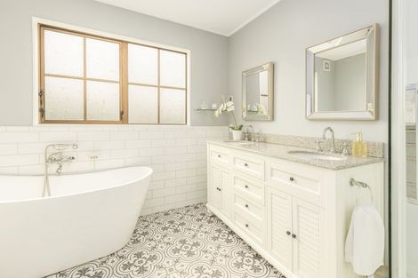 Photo of property in 261 Te Moana Road, Waikanae, 5036