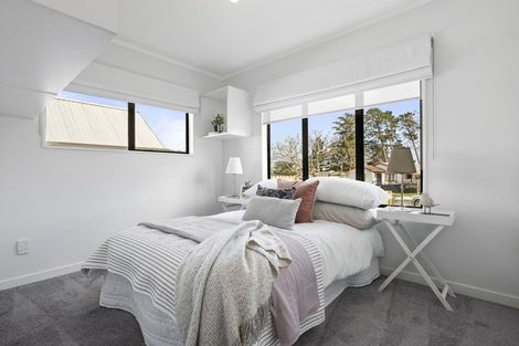 Photo of property in 10 Coubray Place, Botany Downs, Auckland, 2010