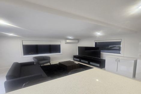 Photo of property in 1 Bartells Drive, Goodwood Heights, Auckland, 2105