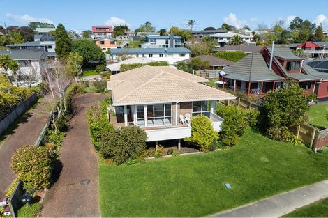 Photo of property in 29 Taupiko Place, Green Bay, Auckland, 0604