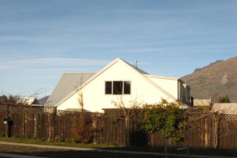 Photo of property in 7 Poplar Drive, Kelvin Heights, Queenstown, 9300