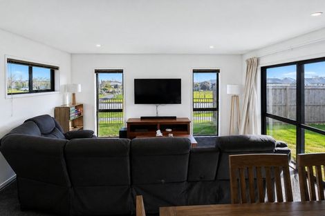Photo of property in 1 Robalan Close, Halswell, Christchurch, 8025