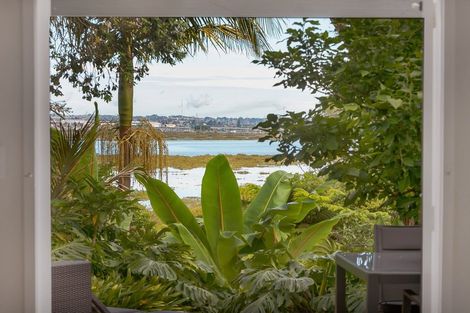 Photo of property in 2/7a Seaside Avenue, Waterview, Auckland, 1026
