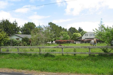 Photo of property in 68 Boord Crescent, Kumeu, 0891