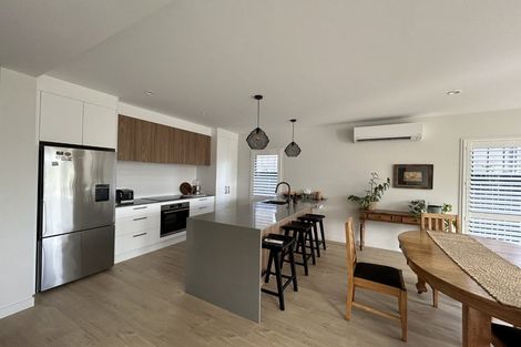 Photo of property in 6 Chapman Way, Jacks Point, 9371