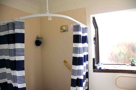 Photo of property in 20 Queen Mary Avenue, New Lynn, Auckland, 0600