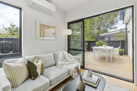 Photo of property in 5c Hillcrest Avenue, Hillcrest, Auckland, 0627