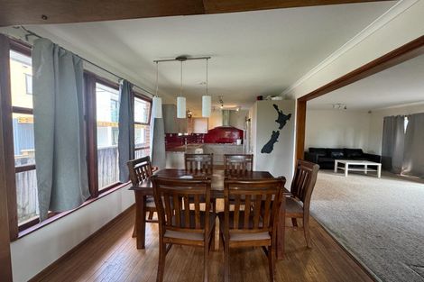 Photo of property in 28 Woodford Avenue, Henderson, Auckland, 0610