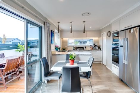 Photo of property in 2 Benmore Place, Poraiti, Napier, 4112