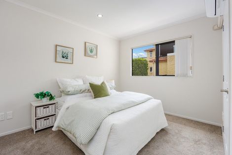 Photo of property in 8 Mulu Place, Fairview Heights, Auckland, 0632