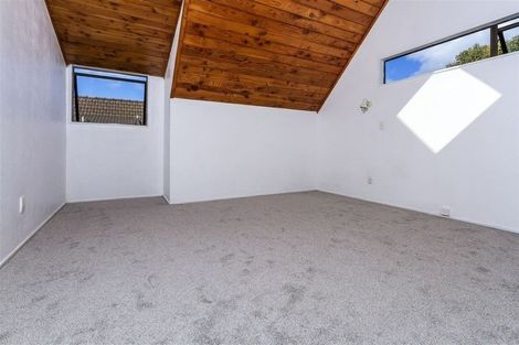 Photo of property in 5/11 Hall Road, Glenfield, Auckland, 0629