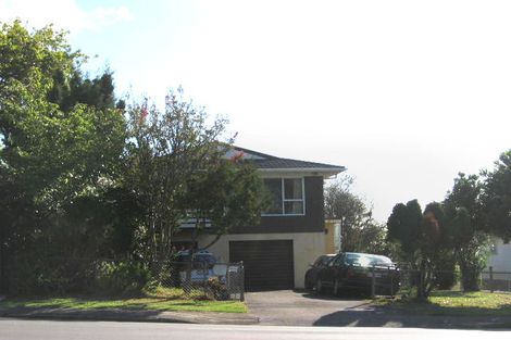 Photo of property in 4206 Great North Road, Glendene, Auckland, 0602