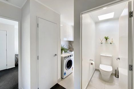 Photo of property in 19a Akoranga Drive, Northcote, Auckland, 0627