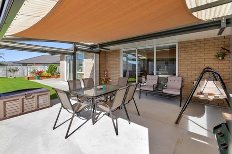 Photo of property in 6 Kamahi Place, One Tree Point, 0118