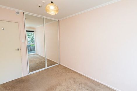 Photo of property in Victoria Court, 7/4 Queen Street, Mount Victoria, Wellington, 6011