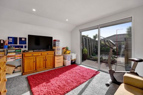 Photo of property in 17a Heta Road, Highlands Park, New Plymouth, 4312