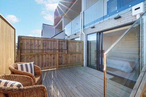 Photo of property in 11 Ngaru Way, Orewa, 0931