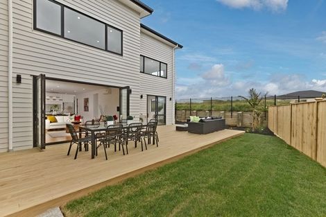 Photo of property in 18 Spyglass Street, Red Beach, 0932