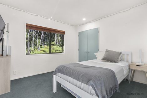 Photo of property in 25 Longfellow Parade, Glen Eden, Auckland, 0604