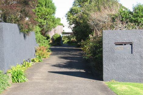 Photo of property in 2/422 East Coast Road, Sunnynook, Auckland, 0630
