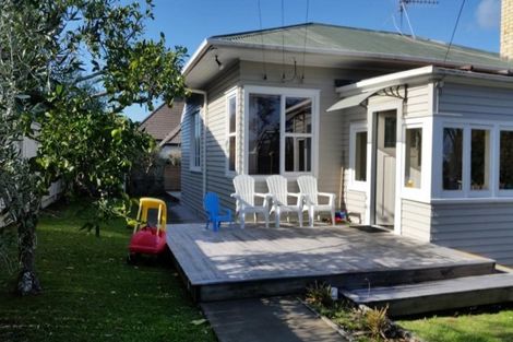 Photo of property in 1/12 Northumberland Avenue, Belmont, Auckland, 0622