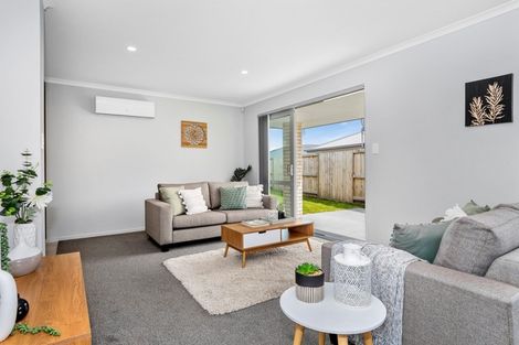 Photo of property in 37 Puhirake Crescent, Pyes Pa, Tauranga, 3112