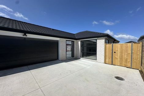 Photo of property in 10 Enchantment Lane, Karaka, 2113