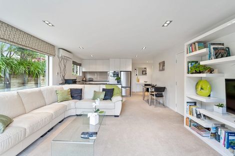 Photo of property in 19 Robin Lane, Browns Bay, Auckland, 0630