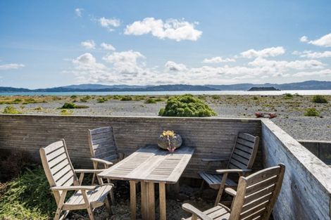 Photo of property in 42 Pukatea Street, Eastbourne, Lower Hutt, 5013