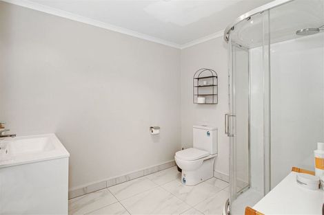 Photo of property in 8b Lumbarda Drive, Kumeu, 0810