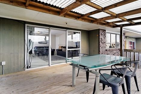 Photo of property in 2/56 Archibald Road, Kelston, Auckland, 0602