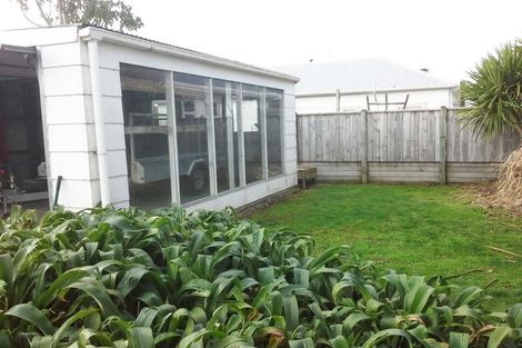 Photo of property in 69 Belt Road, New Plymouth, 4310