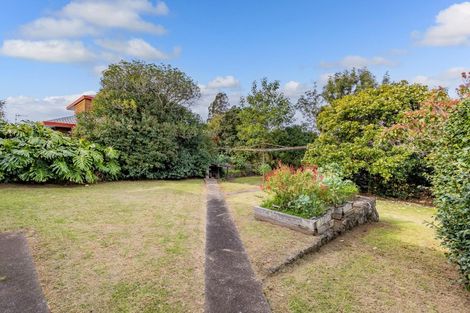 Photo of property in 8 Waiohua Road, Greenlane, Auckland, 1061