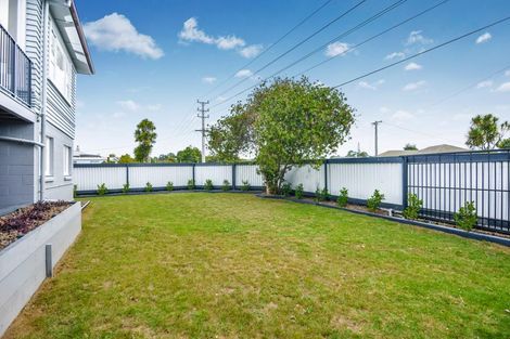 Photo of property in 30 Woodglen Road, Glen Eden, Auckland, 0602