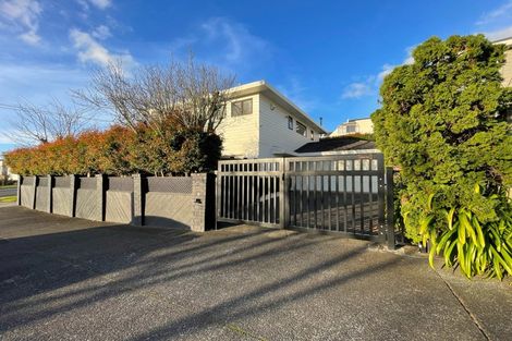 Photo of property in 78 Onewa Road, Northcote Point, Auckland, 0627