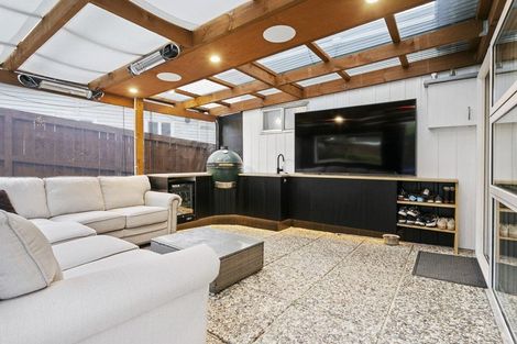 Photo of property in 18 Atkinson Road, Titirangi, Auckland, 0604