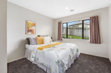 Photo of property in 7 Kaweka Close, Aotea, Porirua, 5024