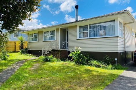 Photo of property in 51 Castleford Street, Green Bay, Auckland, 0604