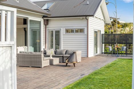 Photo of property in 5 Helm Place, Whitby, Porirua, 5024