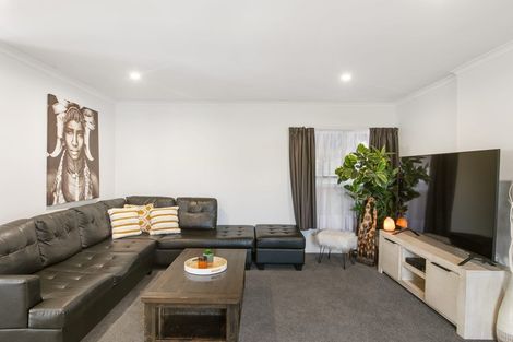 Photo of property in 4 Katrina Place, Massey, Auckland, 0614